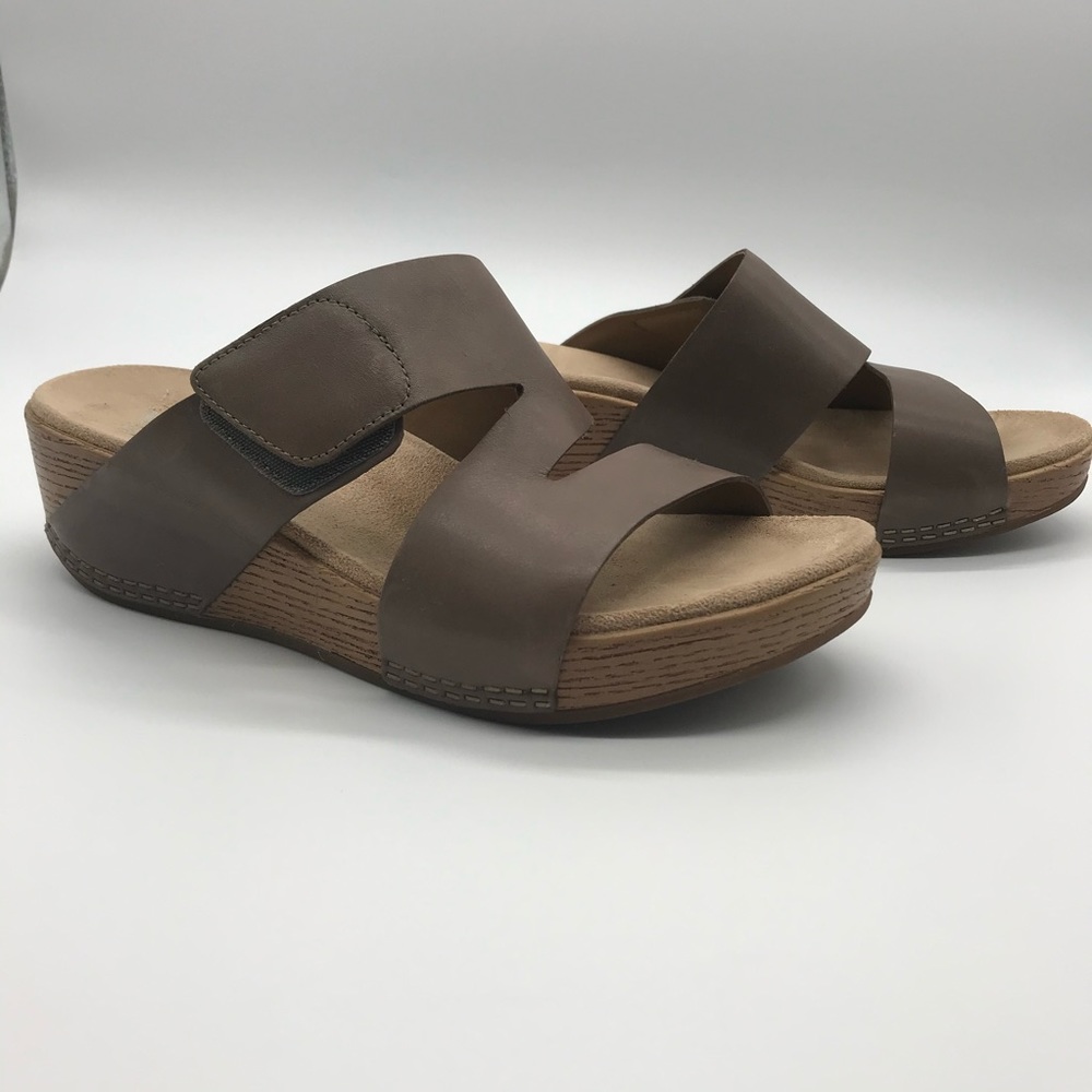 Dansko Lacee Wedge sandal Tan size 38 (8)